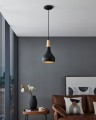Pojedyńcza czarna lampa wisząca z drewnem 900161 Sabinar