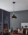 Pojedyńcza czarna lampa wisząca z drewnem 900163 Sabinar
